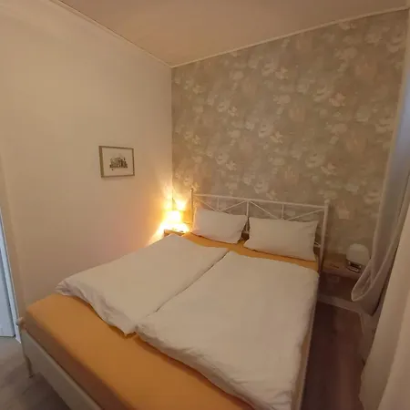 Separates Gaestehaeuschen Paulchen In Ruhiger, Idyllischer Am Dresdner Elbhang